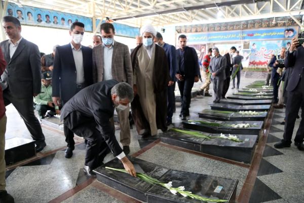 تجدید میثاق وزیر جهاد کشاورزی با شهدای شهرستان ملارد