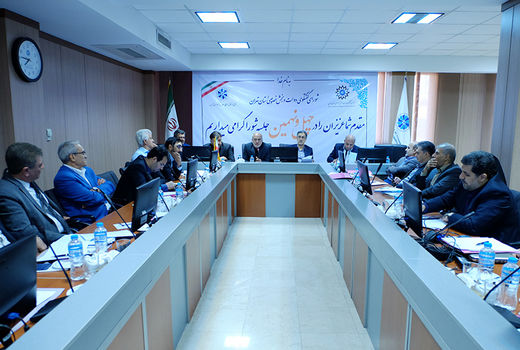 پلمپ انبار مواد اولیه برخی از کارخانه‌ها به نام مبارزه با احتکار