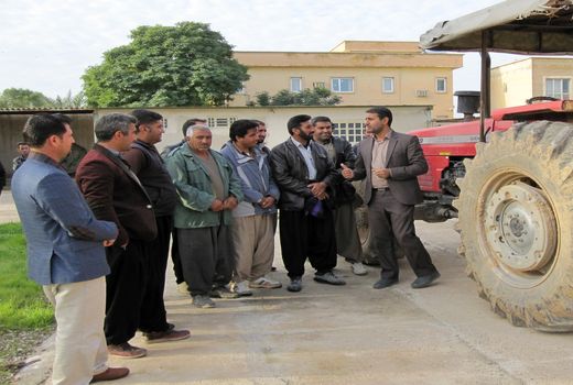 برگزاری دوره آموزشی مهارتی سرویس و نگخداری تراکتور در شهرستان مهران استان ایلام