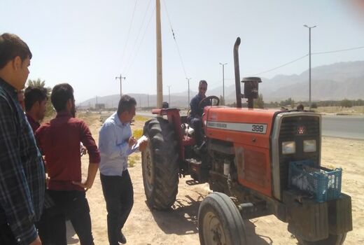 برگزاری کارگاه آموزشی سرویس و نگهداری تراکتور در شهرستان دشتستان
