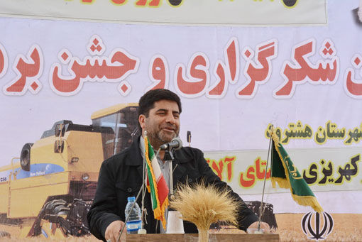 شکرگزاری برای برداشت 3.5 تن گندم از هر هکتار مزرعه دیم