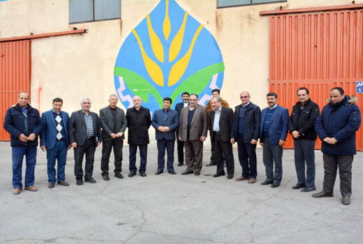  بازدید معاون امور باغبانی وزارت جهادکشاورزی ازمرکز فرآوری بذور اصلاح شده گندم در بناب