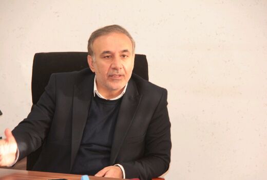 ساماندهی کاشت نهال در راستای طرح توسعه باغات در اراضی شیبدار و کم‌بازده