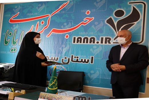 تجلیل از مدیر خبرگزاری ایانا در استان سمنان