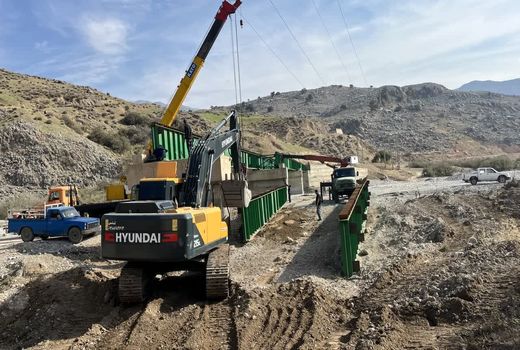 تسهیل تردد عشایر در پل دره شیرون اندیکا  