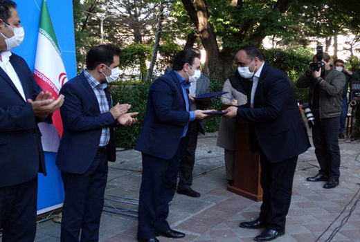 استاندار آذربایجان شرقی از مدیر روابط عمومی سازمان جهادکشاورزی استان تجلیل کر د