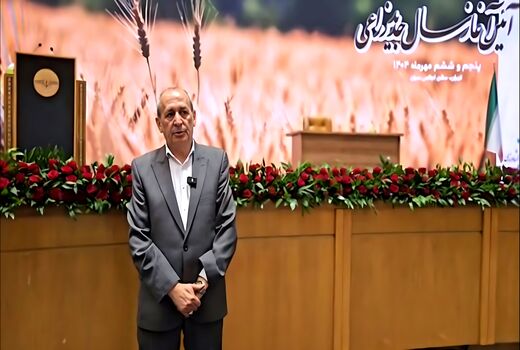 گلخانه‌ها راهبرد اصلی مدیریت بحران آب و نجات کشاورزی استان هستند