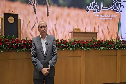 گلخانه‌ها راهبرد اصلی مدیریت بحران آب و نجات کشاورزی استان هستند