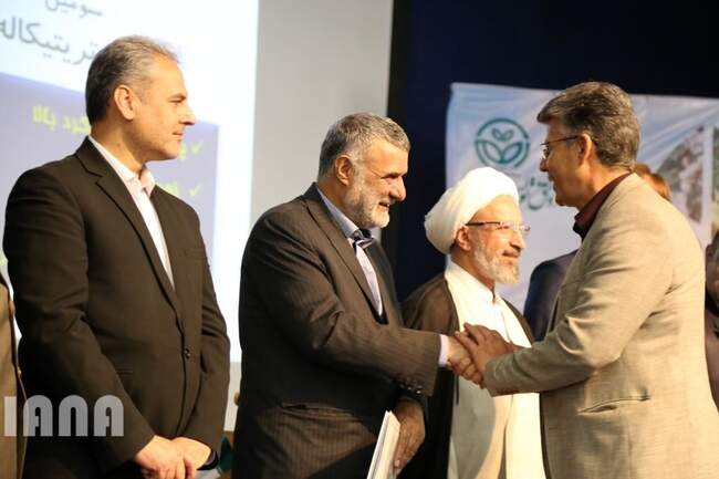 چهارمین جشنواره معرفی ارقام گیاهی