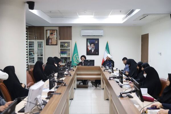 بانوان در تقویت عزت ملی و تحکیم بنیان خانواده نقش‌آفرین هستند
