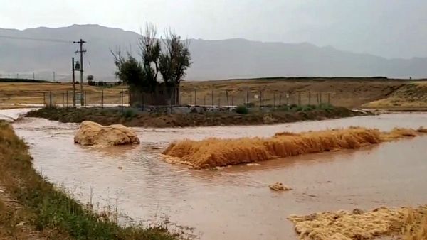 لایروبی و بازسازی قنات و بندهای مناطق خسارت دیده در چادگان