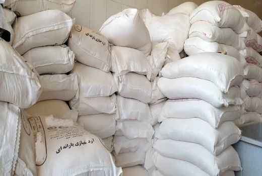 کشف بیش از ۴ تن آرد یارانه‌ای قاچاق در شهرستان مرند 