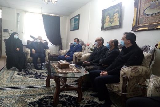 دیدار معاون توسعه مدیریت و منابع سازمان جهاد کشاورزی استان البرز با خانواده شهیدان فهمیده