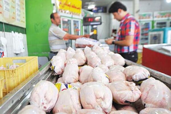 توزیع ۳۰۰ تُن مرغ منجمد در بازار خراسان جنوبی