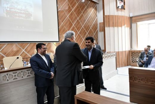 تجلیل از  فتحی به دلیل توسعه چشمگیر کمباین‌های برداشت غلات 