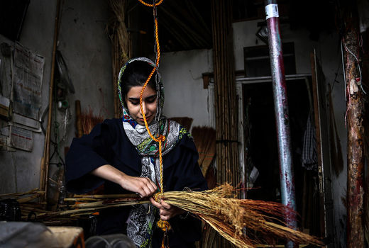 جارو بافی در امیر کلای مازندران  
