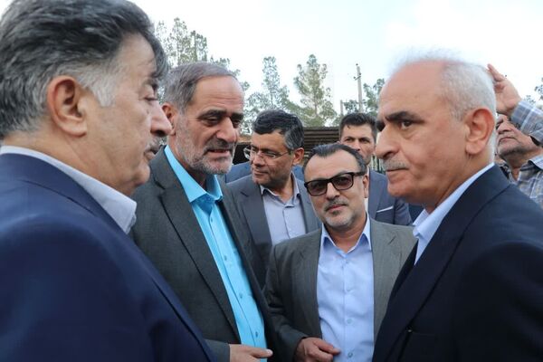 بازدید معاون وزیر جهاد کشاورزی از روستابازار بوئین‌زهرا