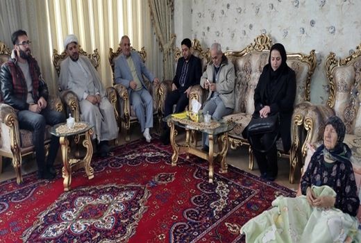 به مناسبت دهه فجر، تکریم مادران شهدای سنگر سازان بی سنگر شهرستان مرند
