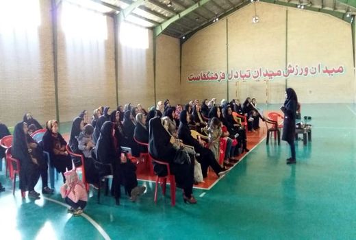 مشارکت زنان روستایی اسلامشهر در کارگاه آموزشی ایجاد باغچه‌های خانگی 