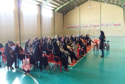 مشارکت زنان روستایی اسلامشهر در کارگاه آموزشی ایجاد باغچه‌های خانگی 