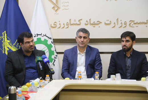 بسیج در خدمت کشاورزان، دامداران و عشایر کشور است