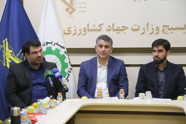 بسیج در خدمت کشاورزان، دامداران و عشایر کشور است