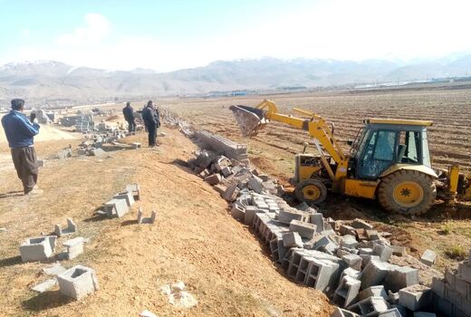  20 ساخت و ساز غیر مجاز در سپیدان متوقف شد