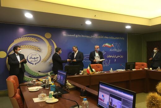 رئیس روابط عمومی جهاد کشاورزی فارس عنوان پیشگام کسب کرد