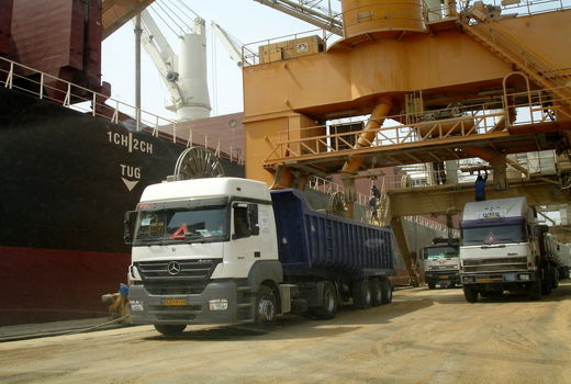  حمل 5.3 میلیون تن کالای اساسی از بنادر کشور