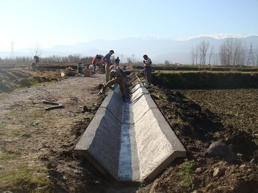 آغاز عملیات اجرایی فاز سوم  احداث کانال بتنی اسحاق آباد شهرستان انار