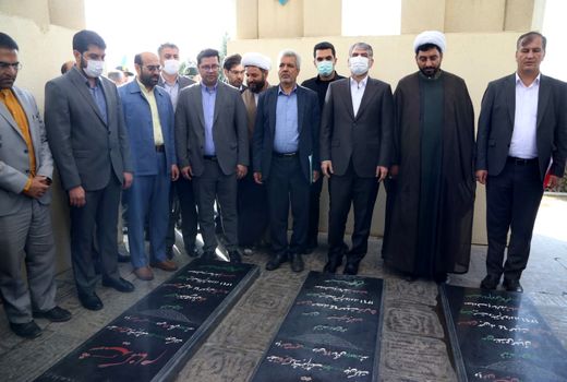 ادای احترام وزیر جهاد کشاورزی به مقام شامخ شهدای گمنام ملایر 