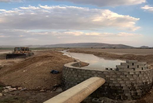 انتقال آب رودخانه به اراضی کرکویه در قیروکارزین