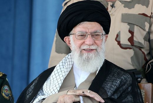 این اقتدار نیست که برخی به بیگانگان پول بدهند و از آنها سلاح بخرند 