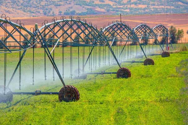 اتخاذ روش‌های نوین آبیاری راه حلی موثر برای دستیابی به اهداف سند امنیت غذایی