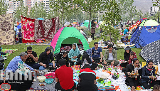 تهرانی‌ها در میان طبیعت برای روز طبیعت