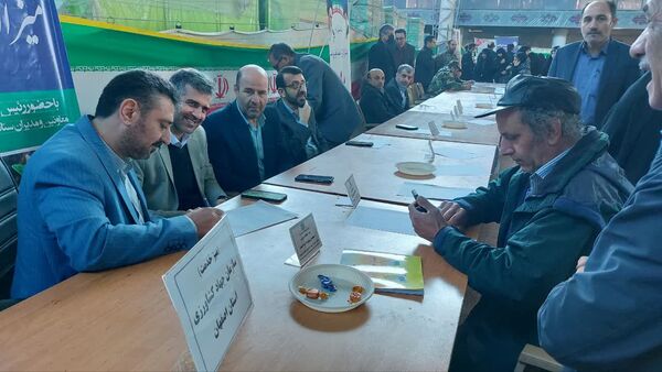میز خدمت سازمان جهاد کشاورزی استان اصفهان به مناسبت هفته بسیج