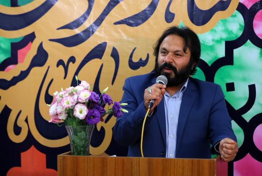 هنرمندان بسیاری فعالیت هنری خود را از مسجد شروع کردند