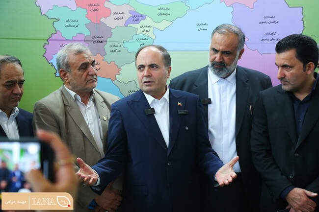 بازدید غلامرضا نوری وزیر جهاد کشاورزی از دومین نمایشگاه دام، طیور و صنایع لبنی ایران