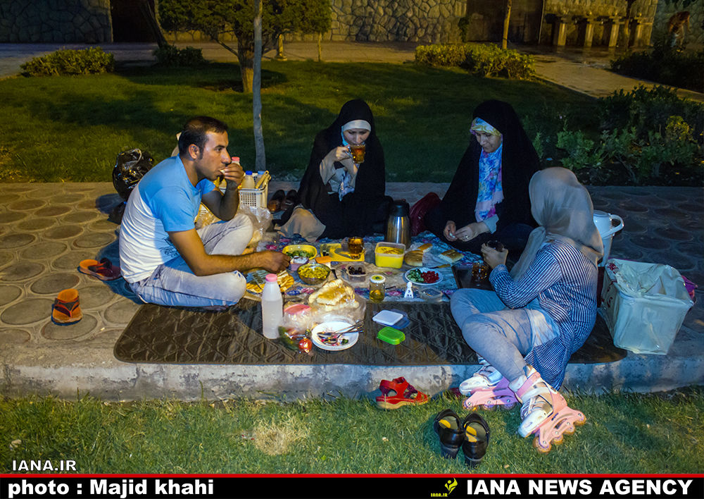 افطار در فضای سبزشهری