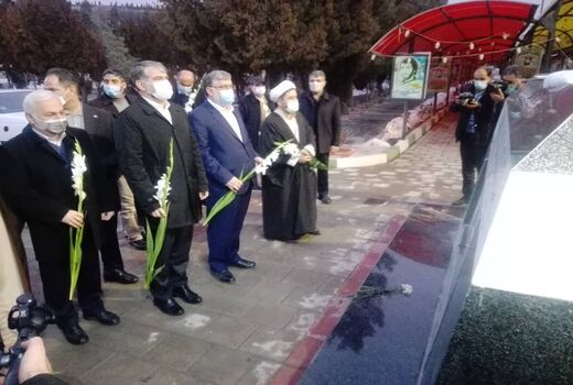 وزیر جهاد کشاورزی به مقام شامخ شهدای آذربایجان غربی ادای احترام کرد