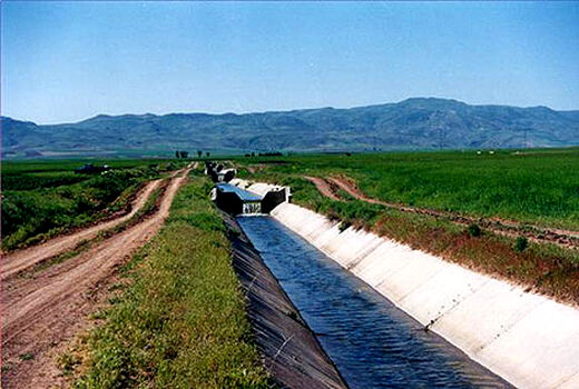 اجرای 4460 کیلومتر احداث و بهسازی کانال های آبیاری و انتقال آب در خراسان شمالی