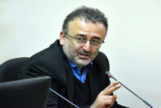 سم پاشی به منظور مقابله با آفات و بیماریهای غلات در اکثر مناطق استان به درستی اجرا شده و مزارع تحت کنترل است