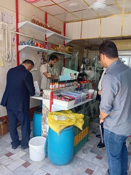 پلمپ یک واحد مرغ‌فروشی و جریمه واحد دیگر در شهرستان البرز به دلیل تخلفات صنفی