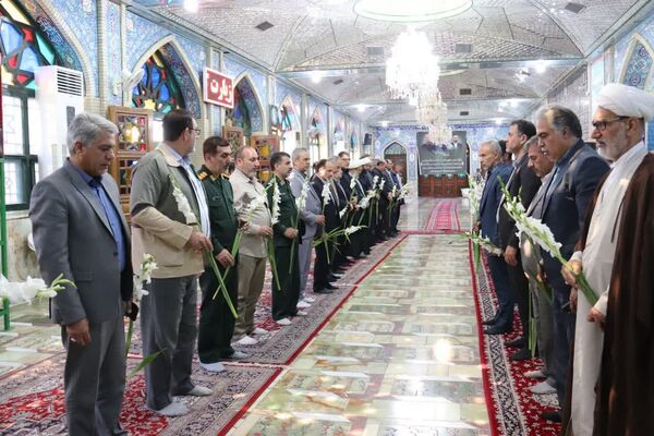 جهادگران استان سمنان مزار شهدا را گلباران کردند
