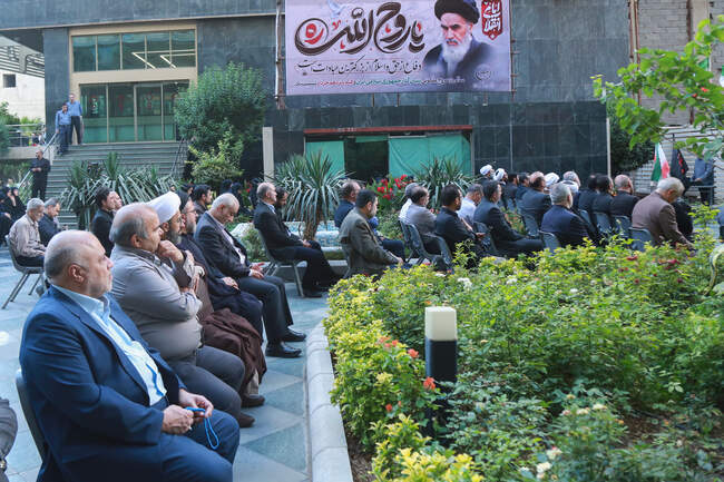  آیین بزرگداشت ارتحال امام خمینی (ره) در محل وزارت جهاد کشاوزری  