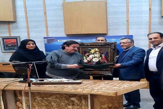 تجلیل از مجری پیشکشوت برنامه رادیویی کندیمیز