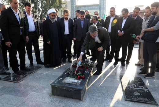 تجدید میثاق وزیر جهاد کشاورزی با شهدای شهرستان آمل 