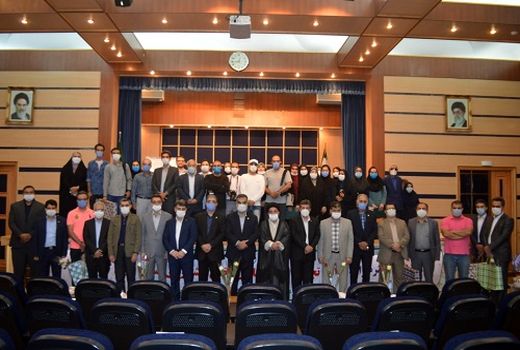 تجلیل از خبرنگاران حوزه کشاورزی استان فارس با کیک تزیین شده به تصویر خبرنگاران