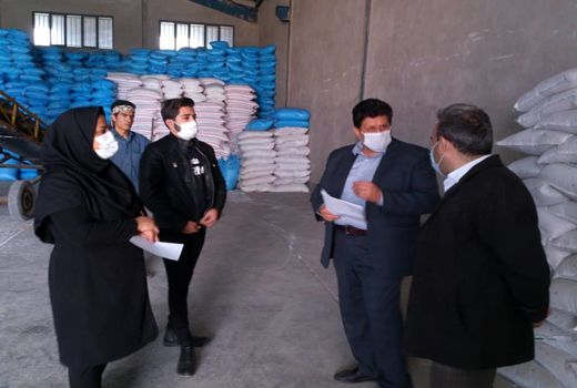 بازدید کارگروه پایش  و نظارت از مراکز عرضه کود در نظرآباد و ساوجبلاغ 