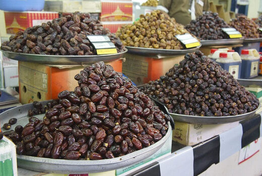 مجوز فعالیت پنج واحد فراوری خرما در بافق آغاز شد 